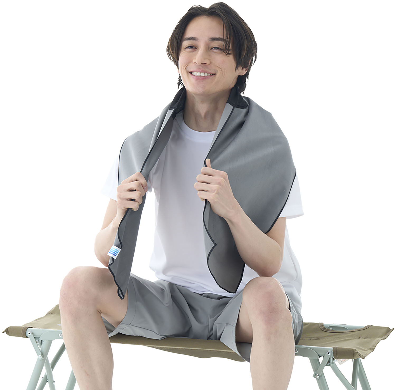 グレー