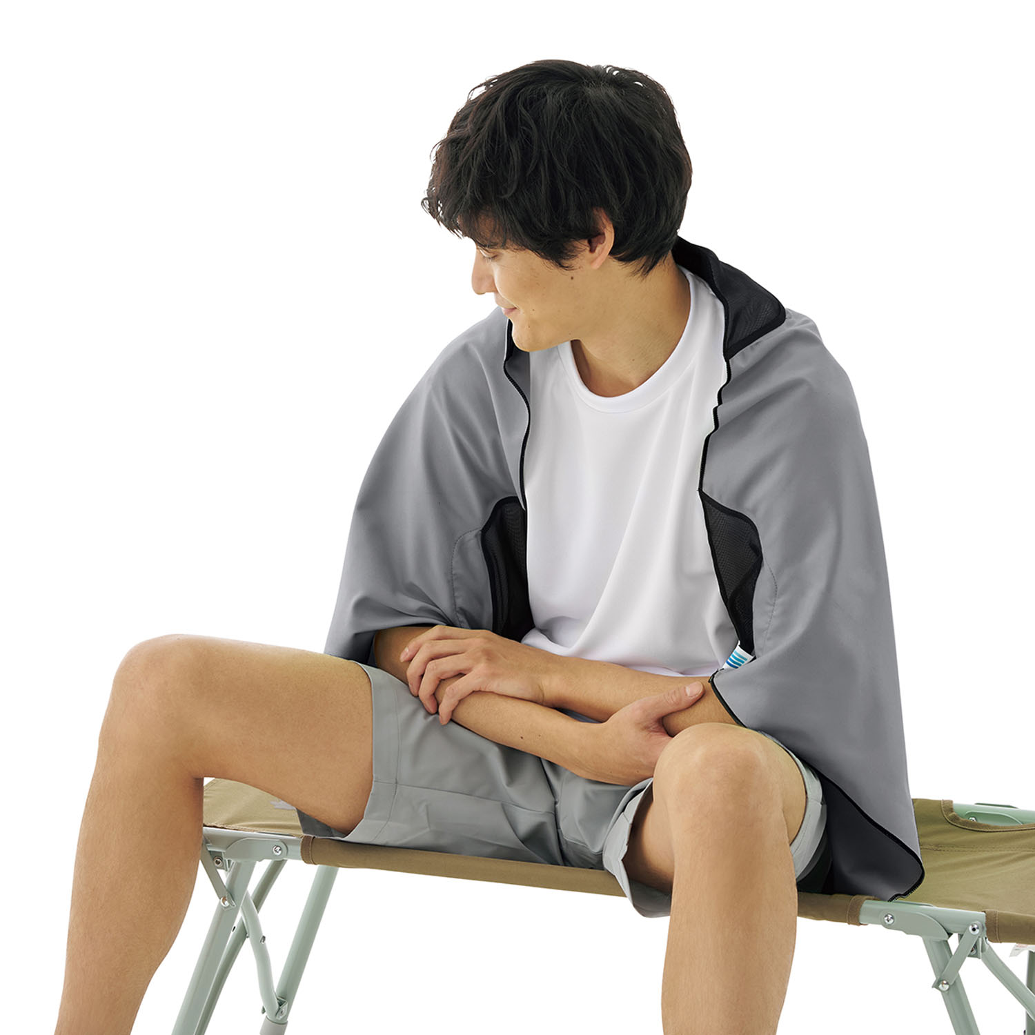 グレー