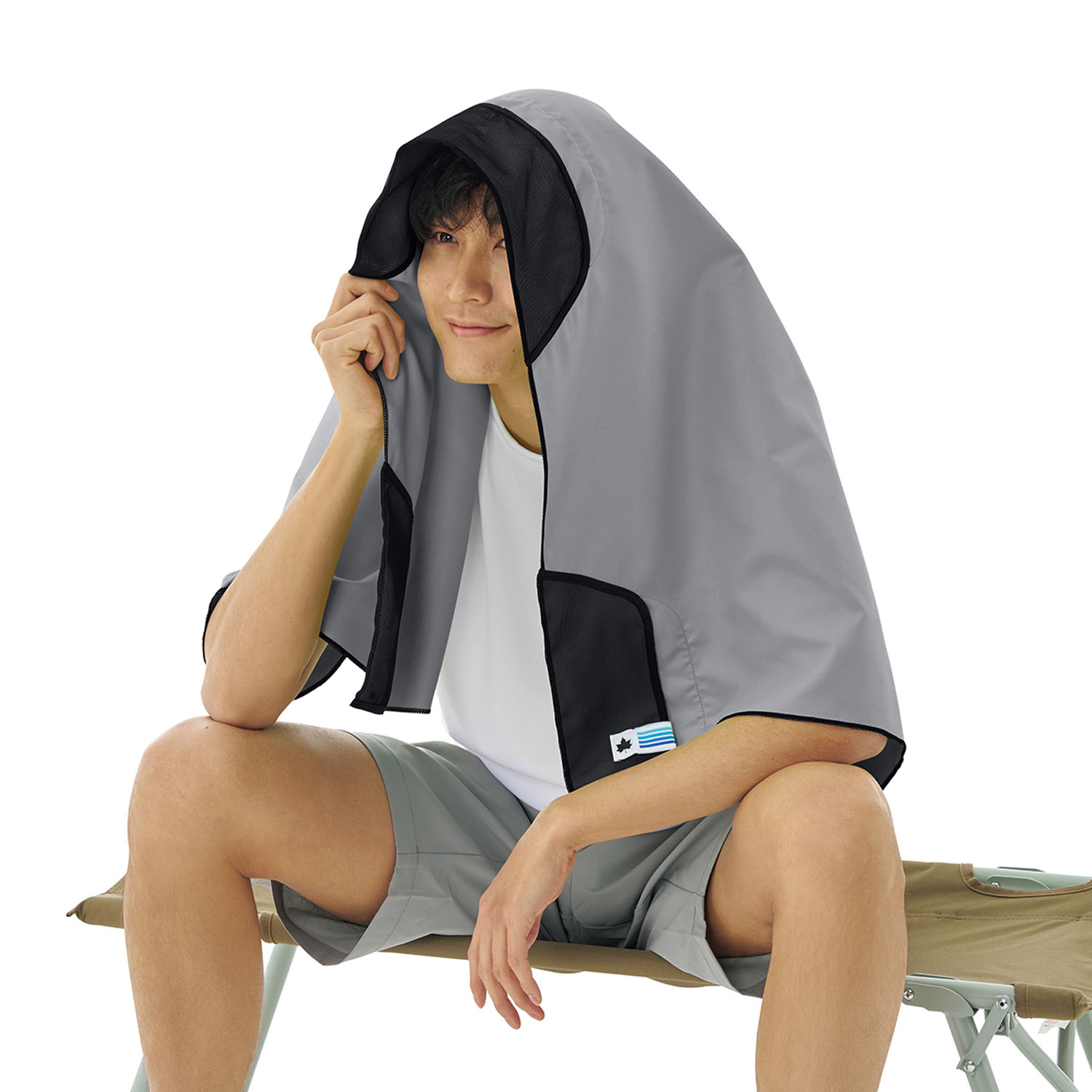グレー