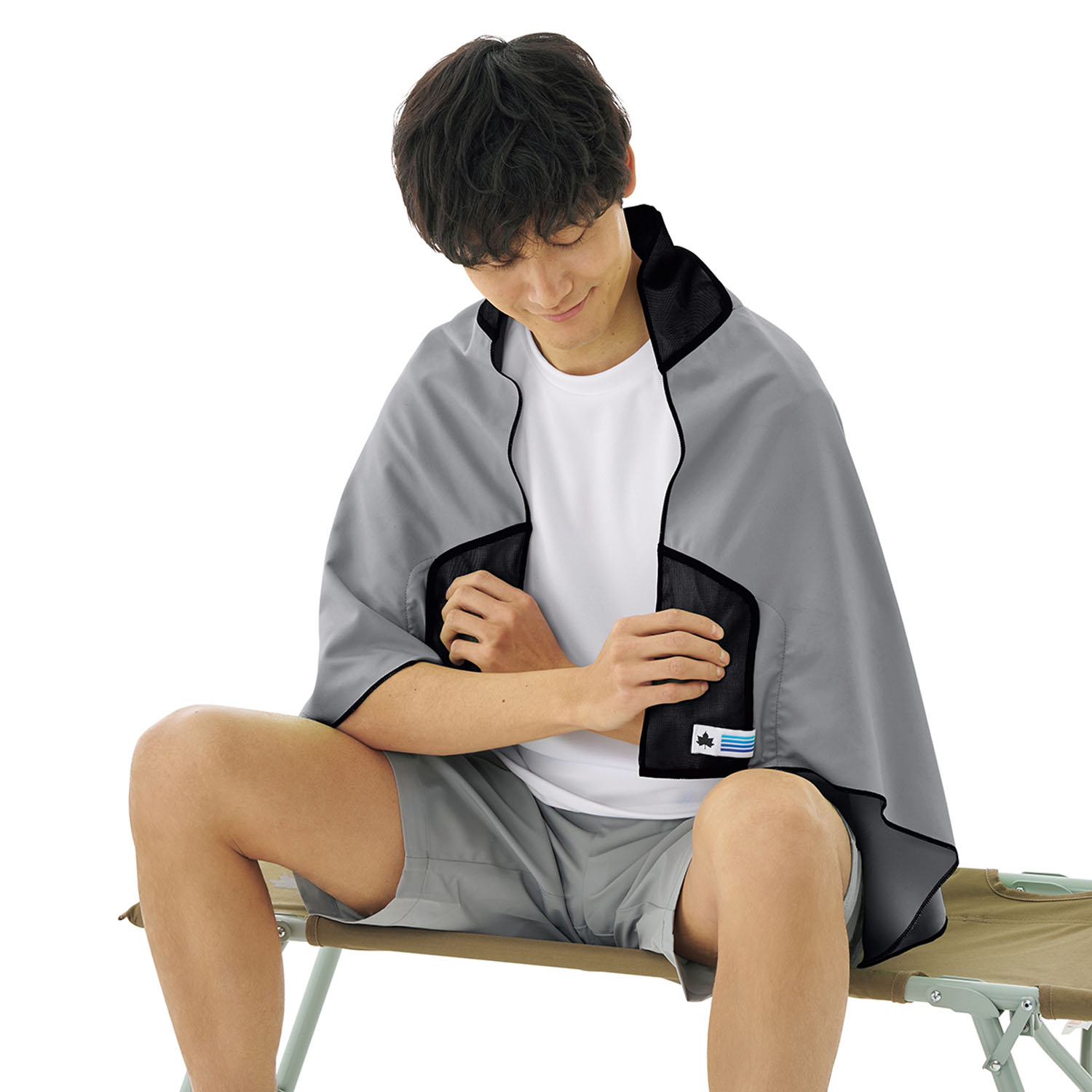 グレー